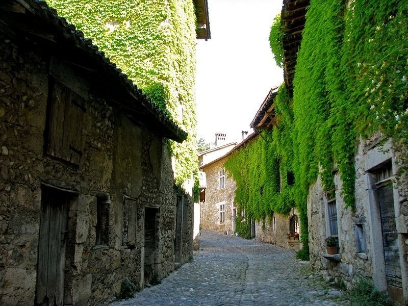 Средневековая деревня Перуж (Pérouges)