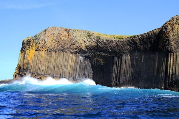Поющая пещера Фингала на острове Стаффа