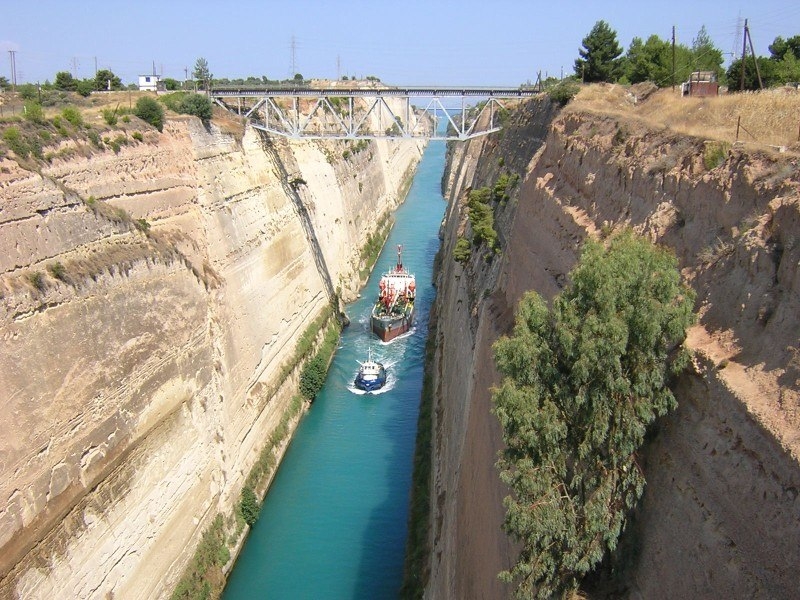 Коринфский канал (Corinth Canal) - самый большой и знаменитый канал в Греции