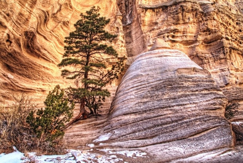 Невероятные скалы-палатки: Kasha-Katuwe Tent Rocks (США)