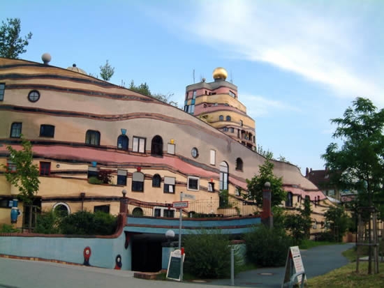 Waldspirale: необычный дом среди обычного однообразия (Германия)