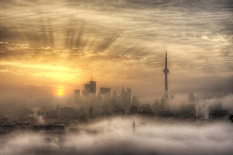 Туманное утро в Торонто, Канада