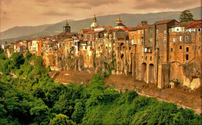 Город Сант’Агата-де’-Готи (Sant'Agata de' Goti), Италия.