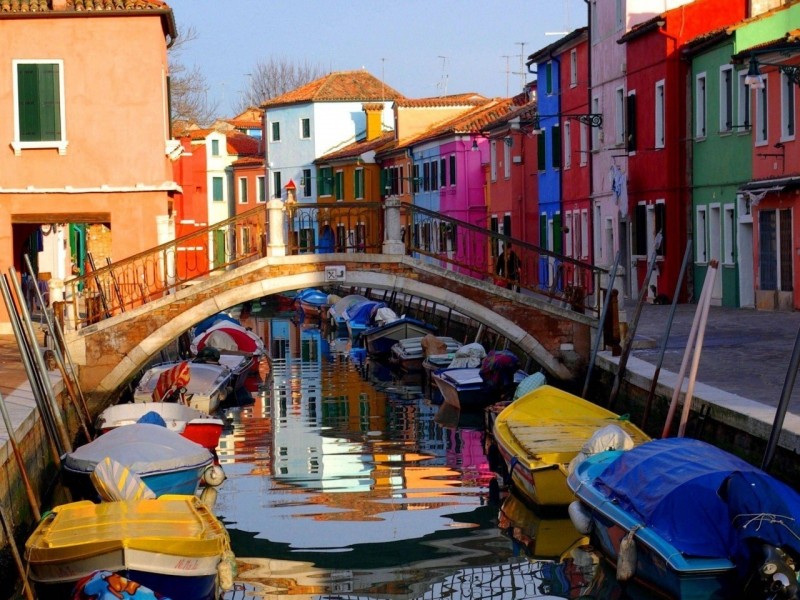 Бурано-красочный островной квартал Венеции