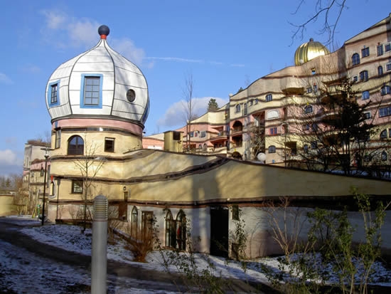 Waldspirale: необычный дом среди обычного однообразия (Германия) Waldspirale: необычный дом среди обычного однообразия (Германия)