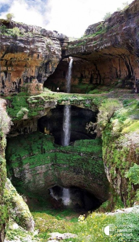 Водопад Глотка Баатары в Ливане Водопад Глотка Баатары в Ливане