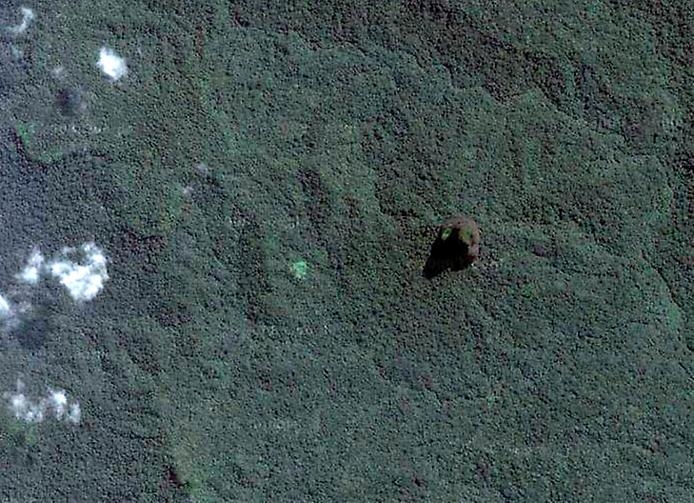Черный обелиск. Загадочная гора острова Сан-Томе