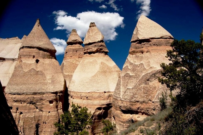 Невероятные скалы-палатки: Kasha-Katuwe Tent Rocks (США) Невероятные скалы-палатки: Kasha-Katuwe Tent Rocks (США)