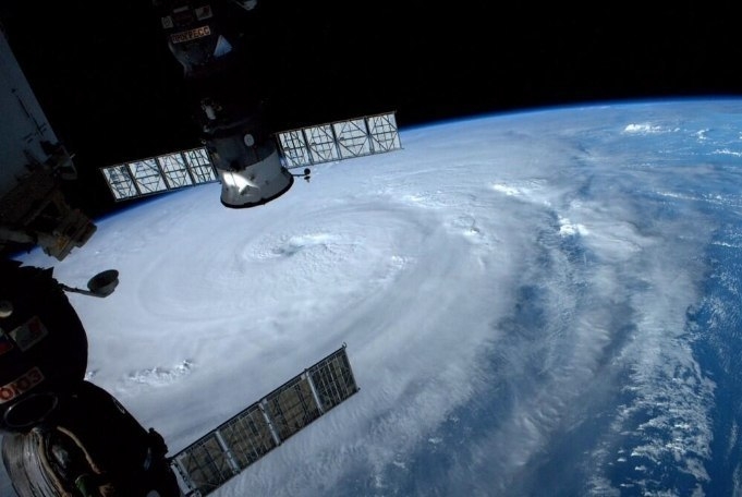 Тропические циклоны ( снимки из космоса)