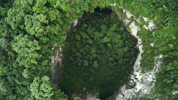 Крупнейшая пещера в мире Hang Son Doong, Вьетнам Крупнейшая пещера в мире Hang Son Doong, Вьетнам