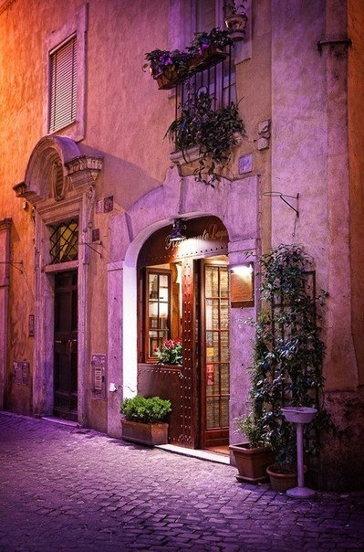 Вечер в Риме, Италия