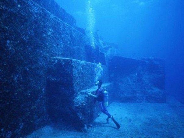 Подводные пирамиды на дне Бермудского треугольника