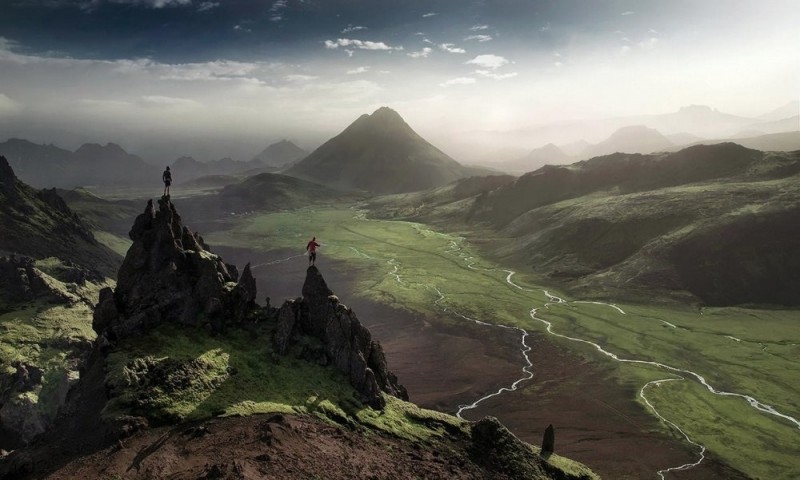 Исландия — страна ревущих вулканов, величественных ледников, суровых гор и таинственных фьордов.