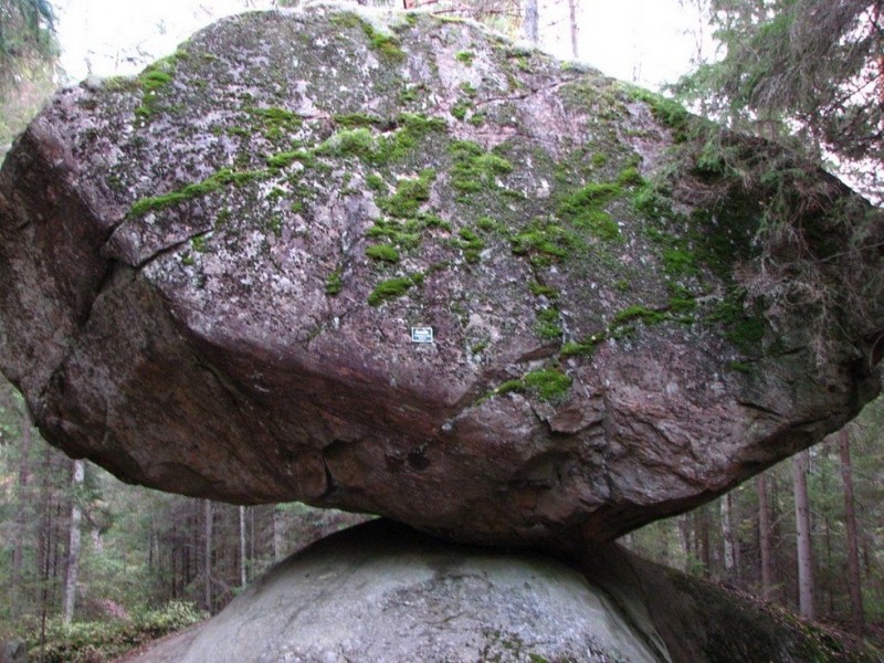 Камень Kummakivi: очередная загадка природы (Финляндия) Камень Kummakivi: очередная загадка природы (Финляндия)