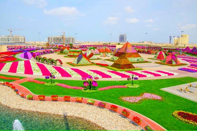 Самый большой цветочный сад в мире