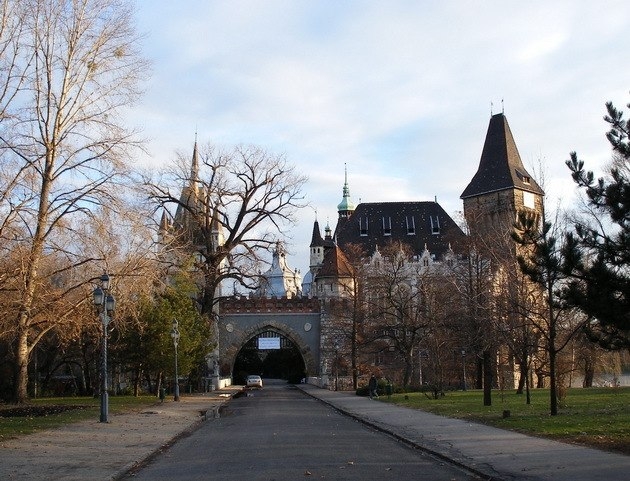 Замок Вайдахуняд в Будапеште 1