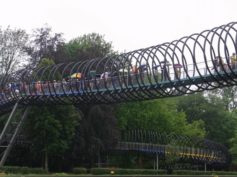 Slinky Springs To Fame, Германия