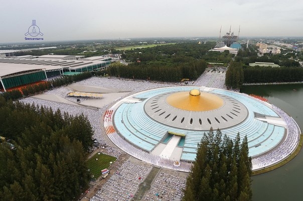Летающая тарелка в буддийском храме Летающая тарелка в буддийском храме