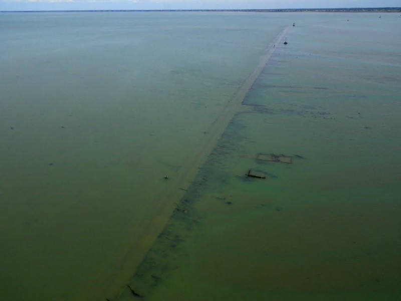 Автомобильная дорога, которая уходит под воду