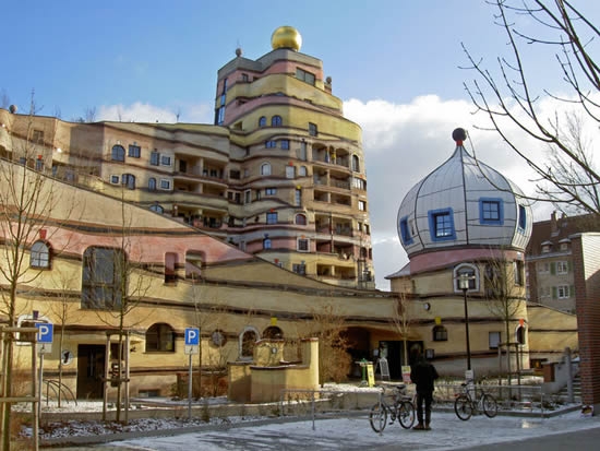 Waldspirale: необычный дом среди обычного однообразия (Германия)