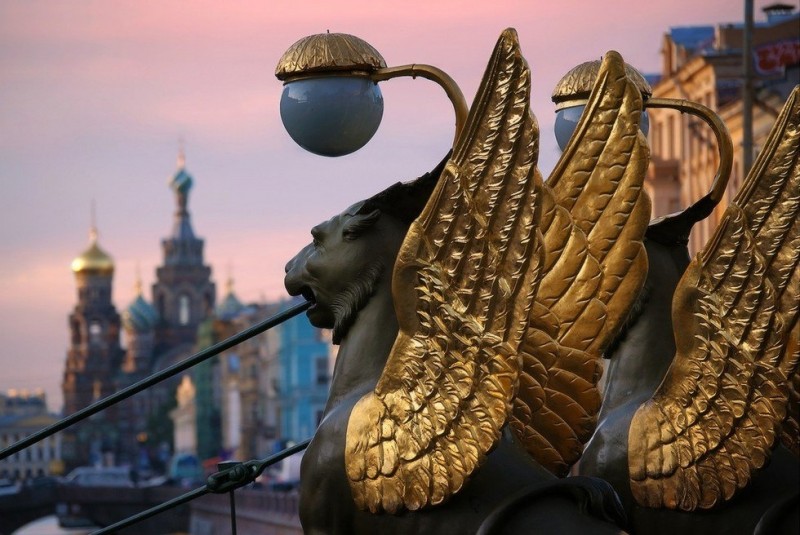 Грифоны Банковского моста в Петербурге (Россия) Грифоны Банковского моста в Петербурге (Россия)