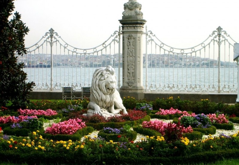 Дворец Долмабахче в Стамбуле (Турция)