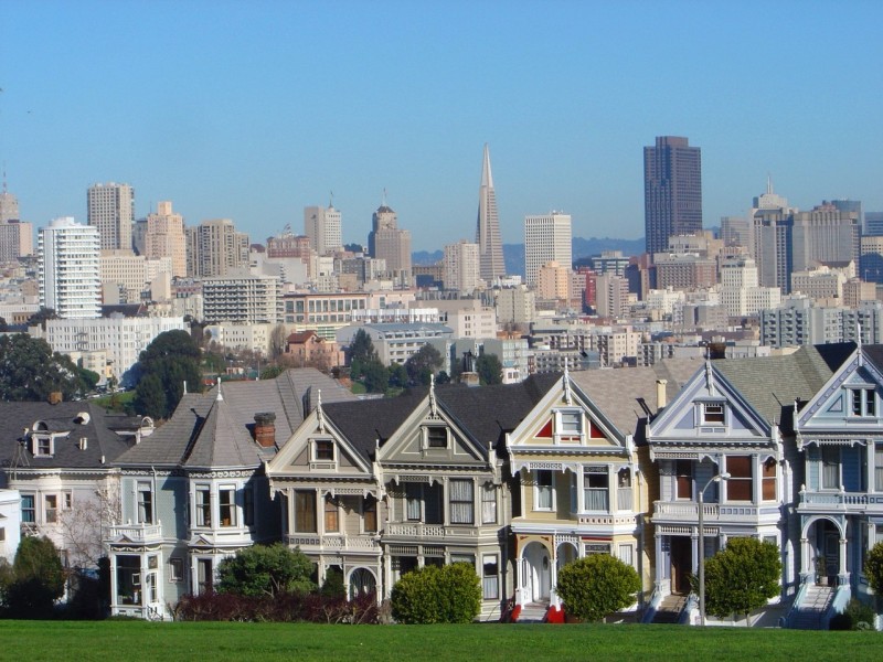 Улица Штайнер в Сан-Франциско с викторианскими домами Painted Ladies Улица Штайнер в Сан-Франциско с викторианскими домами Painted Ladies