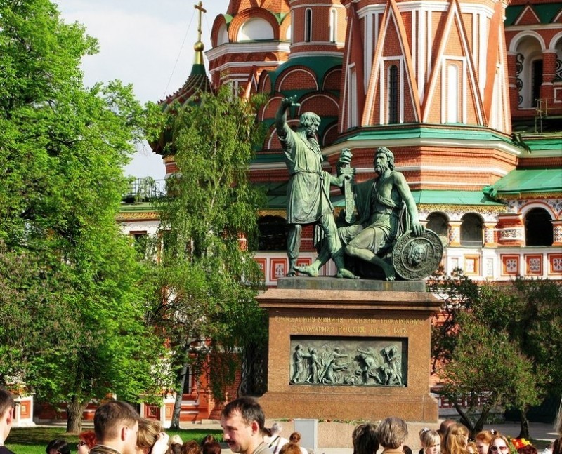 Памятник Минину и Пожарскому в Москве (Россия) Памятник Минину и Пожарскому в Москве (Россия)