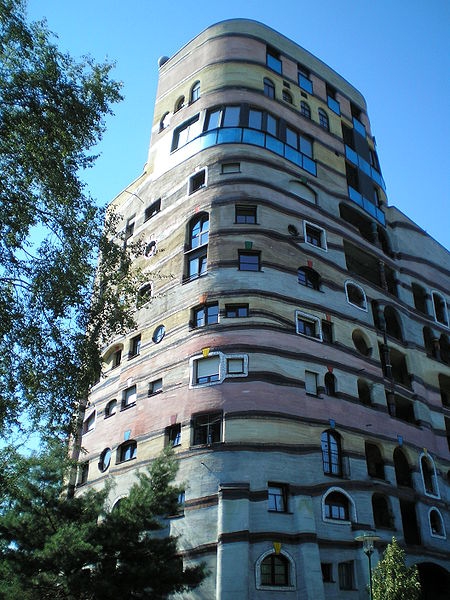 Waldspirale: необычный дом среди обычного однообразия (Германия) Waldspirale: необычный дом среди обычного однообразия (Германия)