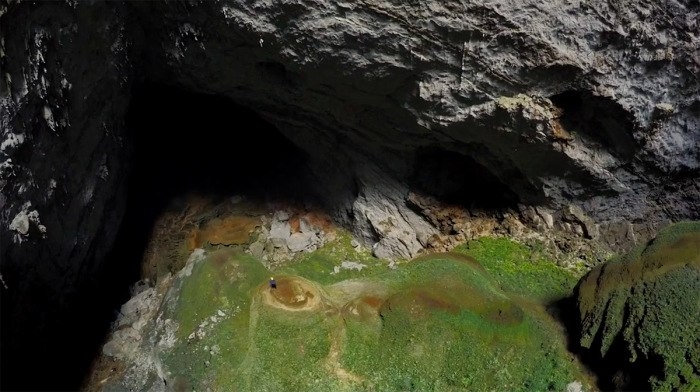 Крупнейшая пещера в мире Hang Son Doong, Вьетнам Крупнейшая пещера в мире Hang Son Doong, Вьетнам