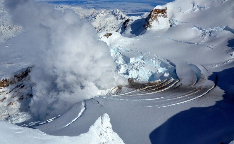 Вулкан Редаут на Аляске
