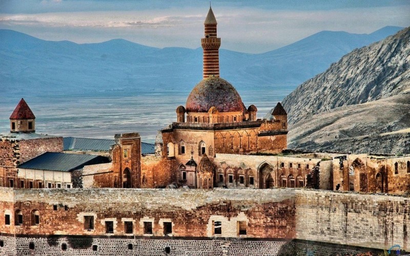 Дворец Исхак-Паши около Догубаязыта (Турция)