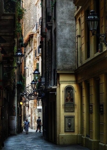 Старые улочки Барселоны.