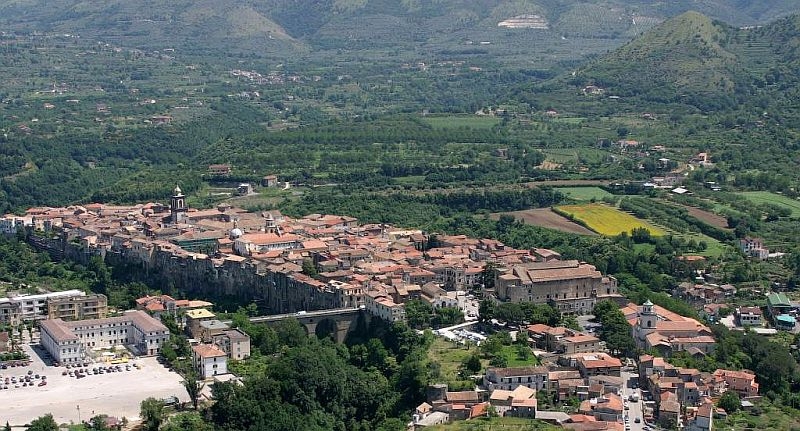Город Сант’Агата-де’-Готи (Sant'Agata de' Goti), Италия. Город Сант’Агата-де’-Готи (Sant'Agata de' Goti), Италия.