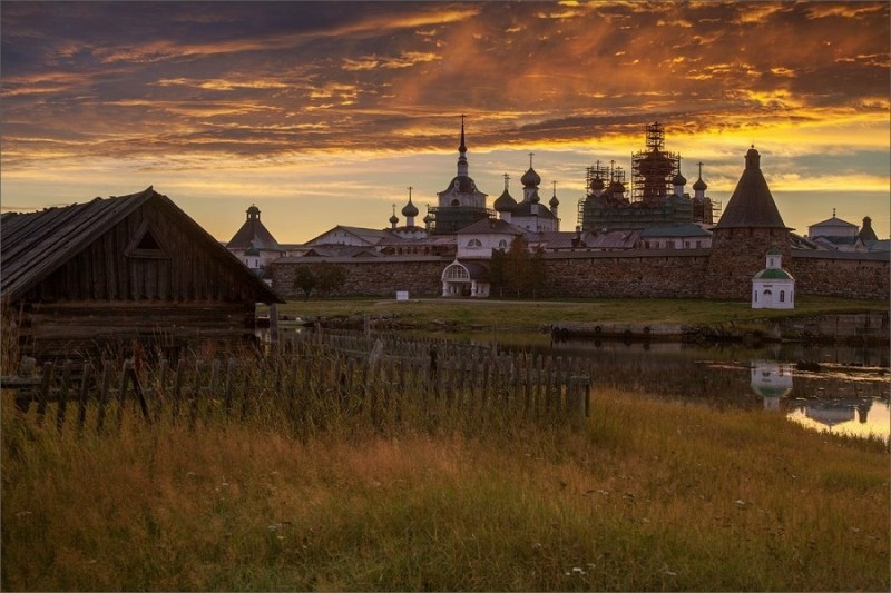 Соловецкий монастырь Русской Православной Церкви.