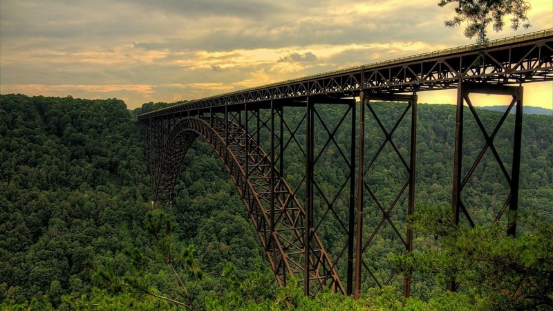 Мост New River Gorge Bridge в США.