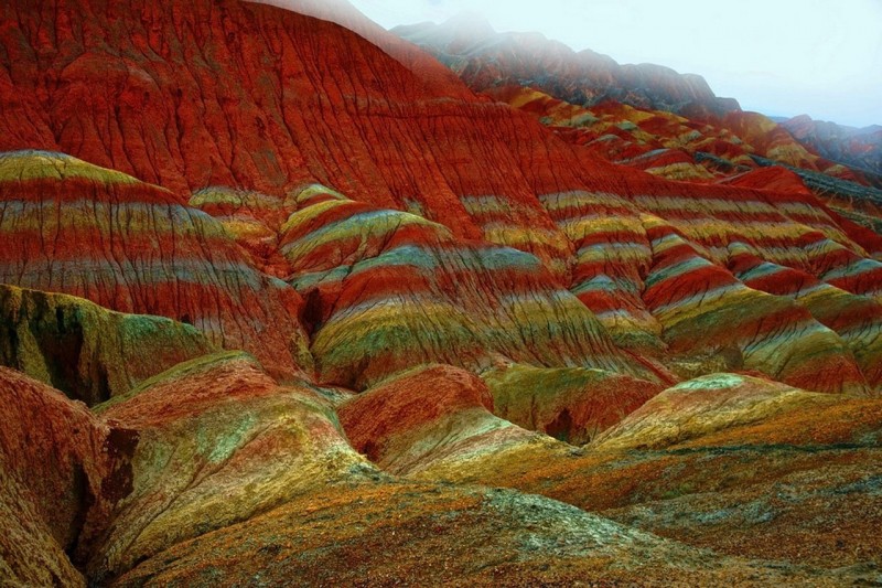 Цветные горы геологического парка Чжанъе Данксия в Китае