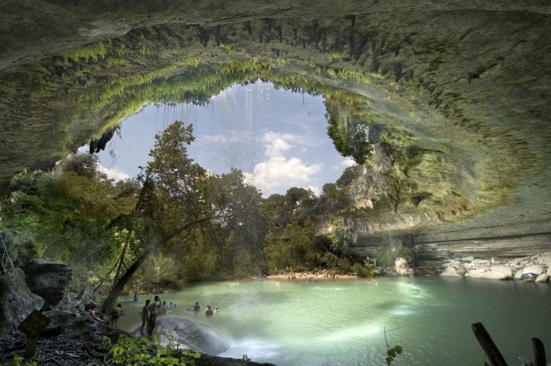Живописное озеро Hamilton Pool Живописное озеро Hamilton Pool