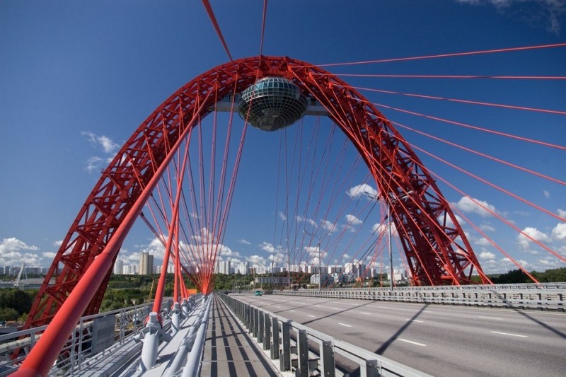 Вантовый мост с летающей тарелкой в Серебряном Бору Вантовый мост с летающей тарелкой в Серебряном Бору