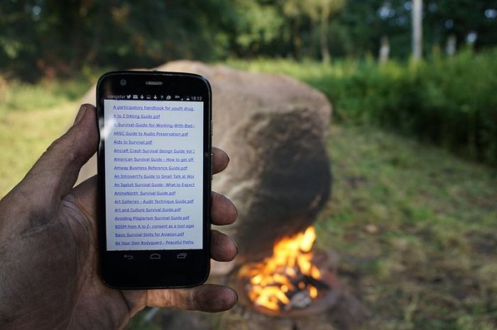 Камень с Wi-Fi и инструкциями по жизни Камень с Wi-Fi и инструкциями по жизни