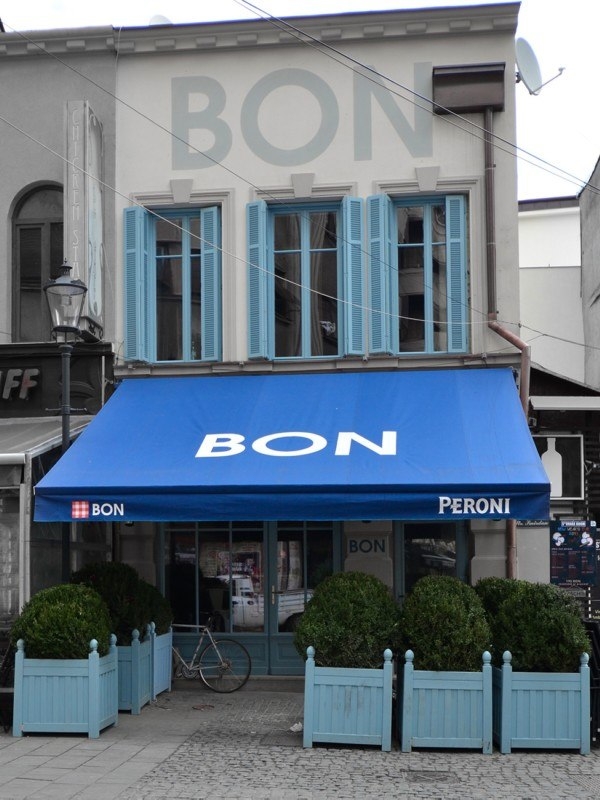 Ресторан BON в Румынии: старые двери как элемент интерьера