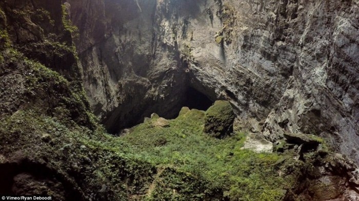 Крупнейшая пещера в мире Hang Son Doong, Вьетнам Крупнейшая пещера в мире Hang Son Doong, Вьетнам