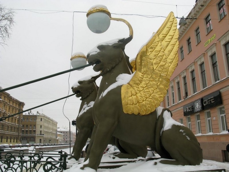 Грифоны Банковского моста в Петербурге (Россия) Грифоны Банковского моста в Петербурге (Россия)