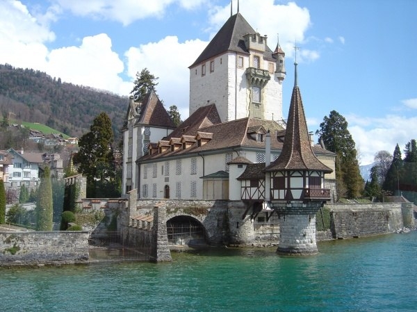 Замок Оберхофен в Швейцарии 3