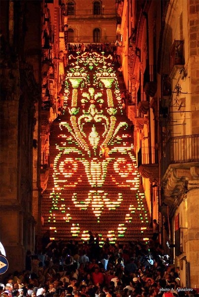Фестивальная лестница или Праздник цвета и праздник огней в сицилийском городе Кальтаджироне