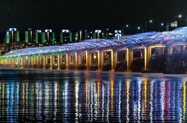 Banpo Bridge - самый большой в мире фонтан, Южная Корея