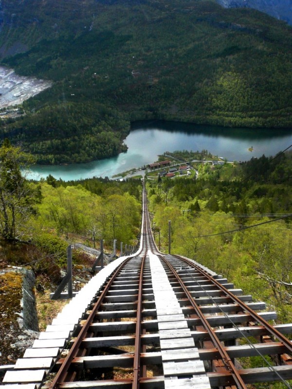 Скала Троллтунга в Норвегии