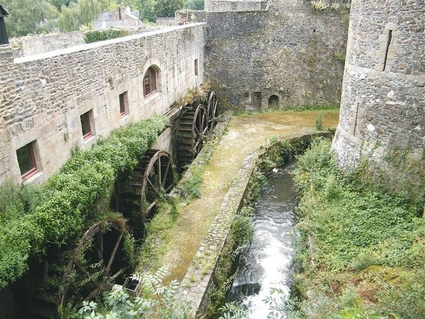 Старинный город-крепость Фужер. Бретань, Франция