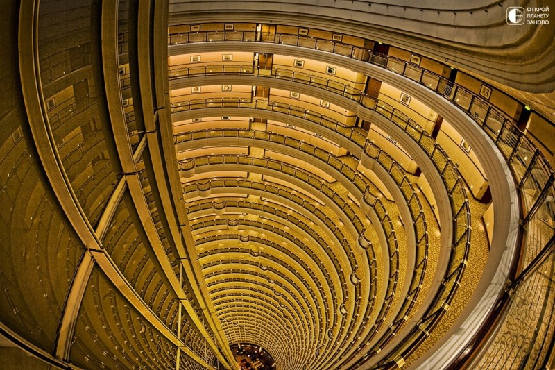 Небоскреб Jin Mao Tower в Шанхае Небоскреб Jin Mao Tower в Шанхае