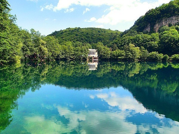 Голубое озеро